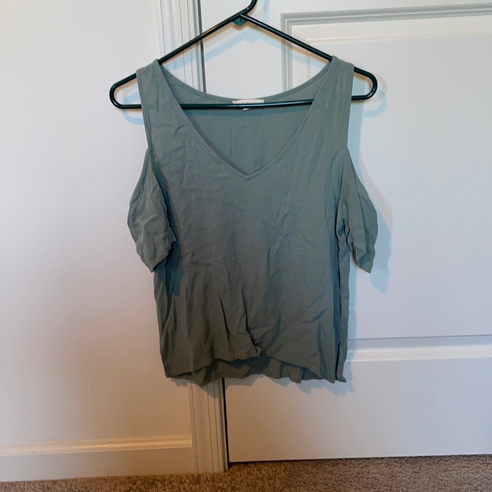Open should blouse